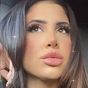 Meet your Posher, Paola